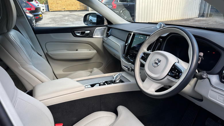 Volvo XC60 2.0 B5P Ultra Dark 5dr AWD Geartronic Petrol Estate